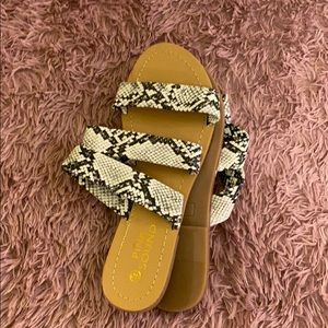 Three strap snake skin sandals (white/black)
